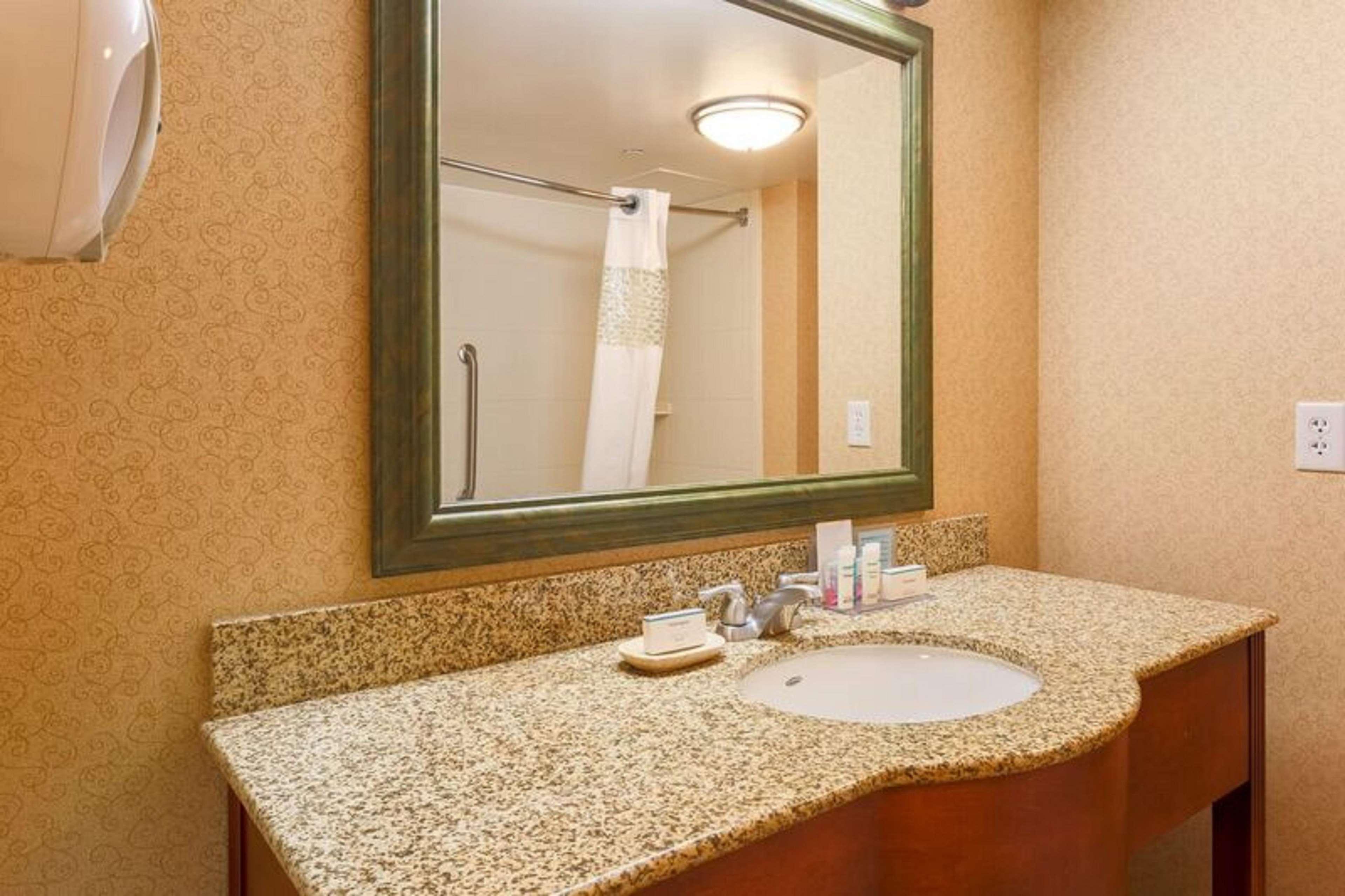 Hampton Inn & Suites Poughkeepsie Spackenkill Экстерьер фото