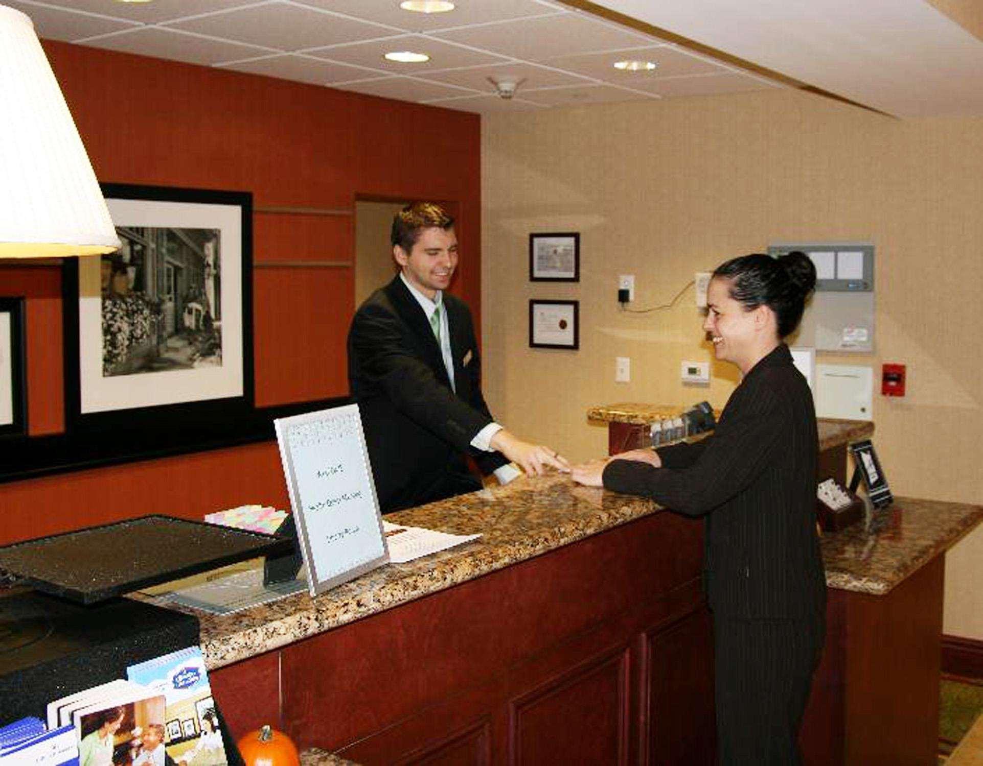 Hampton Inn & Suites Poughkeepsie Spackenkill Экстерьер фото