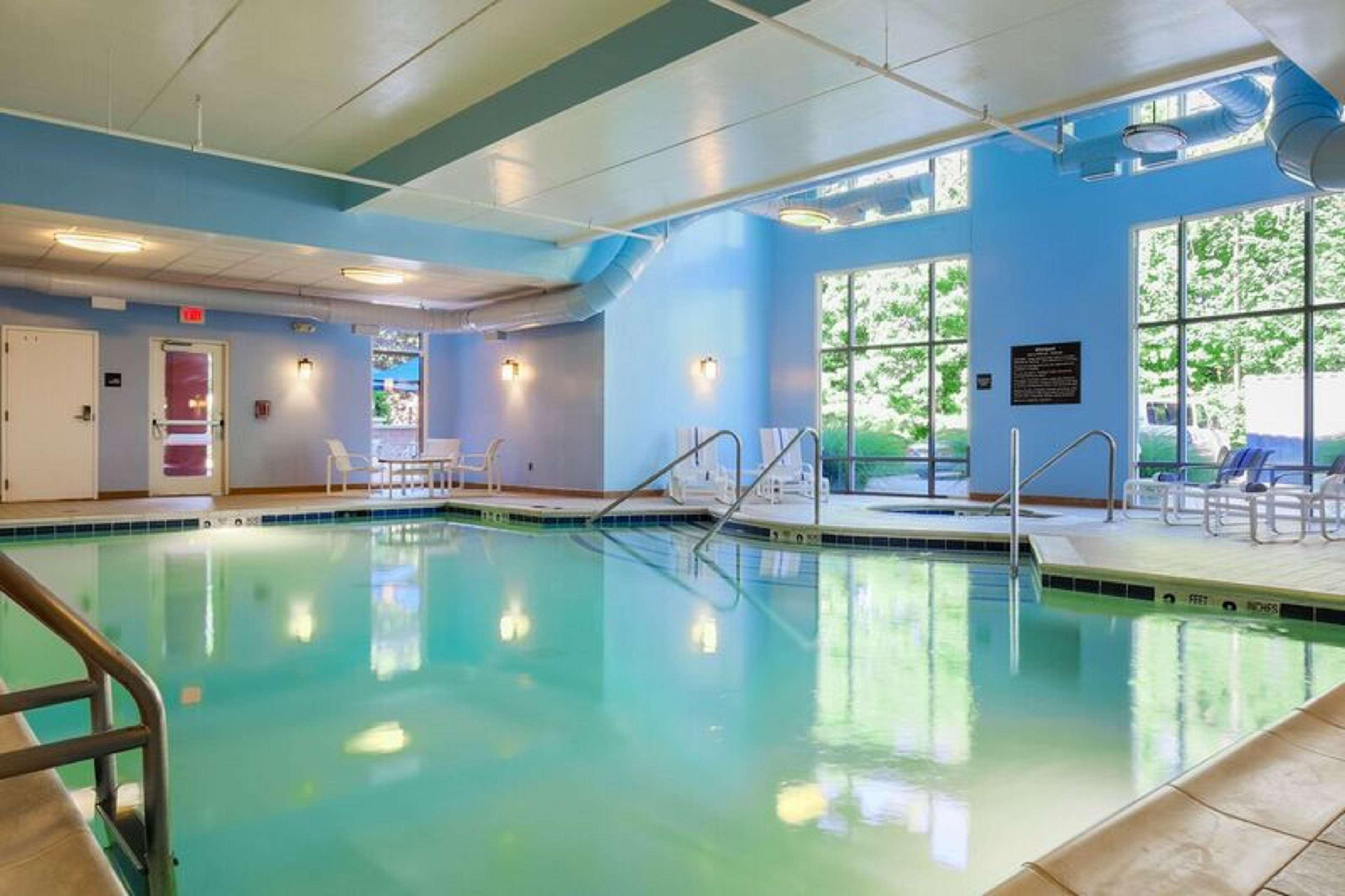 Hampton Inn & Suites Poughkeepsie Spackenkill Экстерьер фото