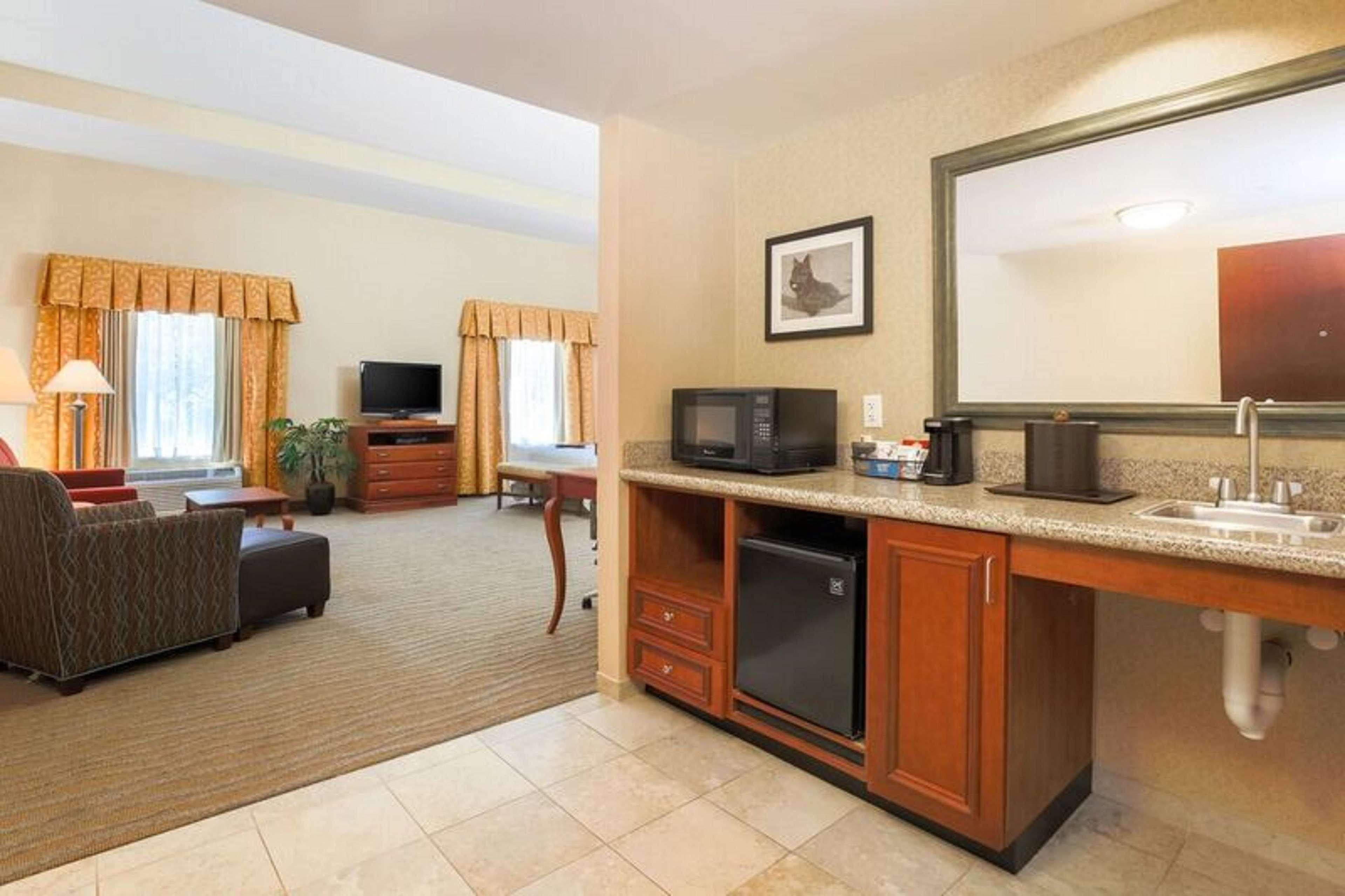 Hampton Inn & Suites Poughkeepsie Spackenkill Экстерьер фото