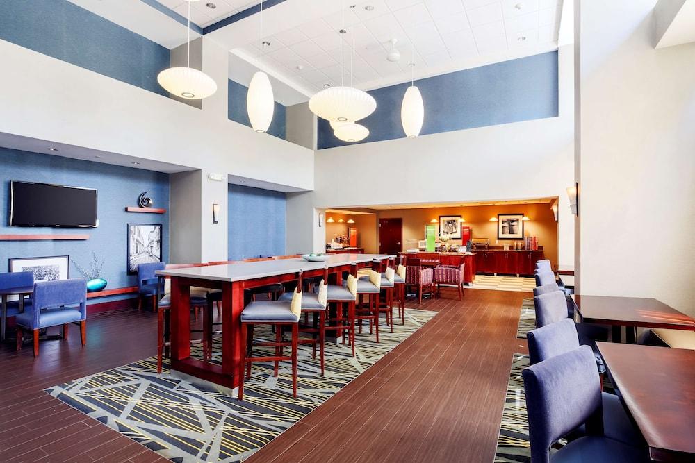 Hampton Inn & Suites Poughkeepsie Spackenkill Экстерьер фото