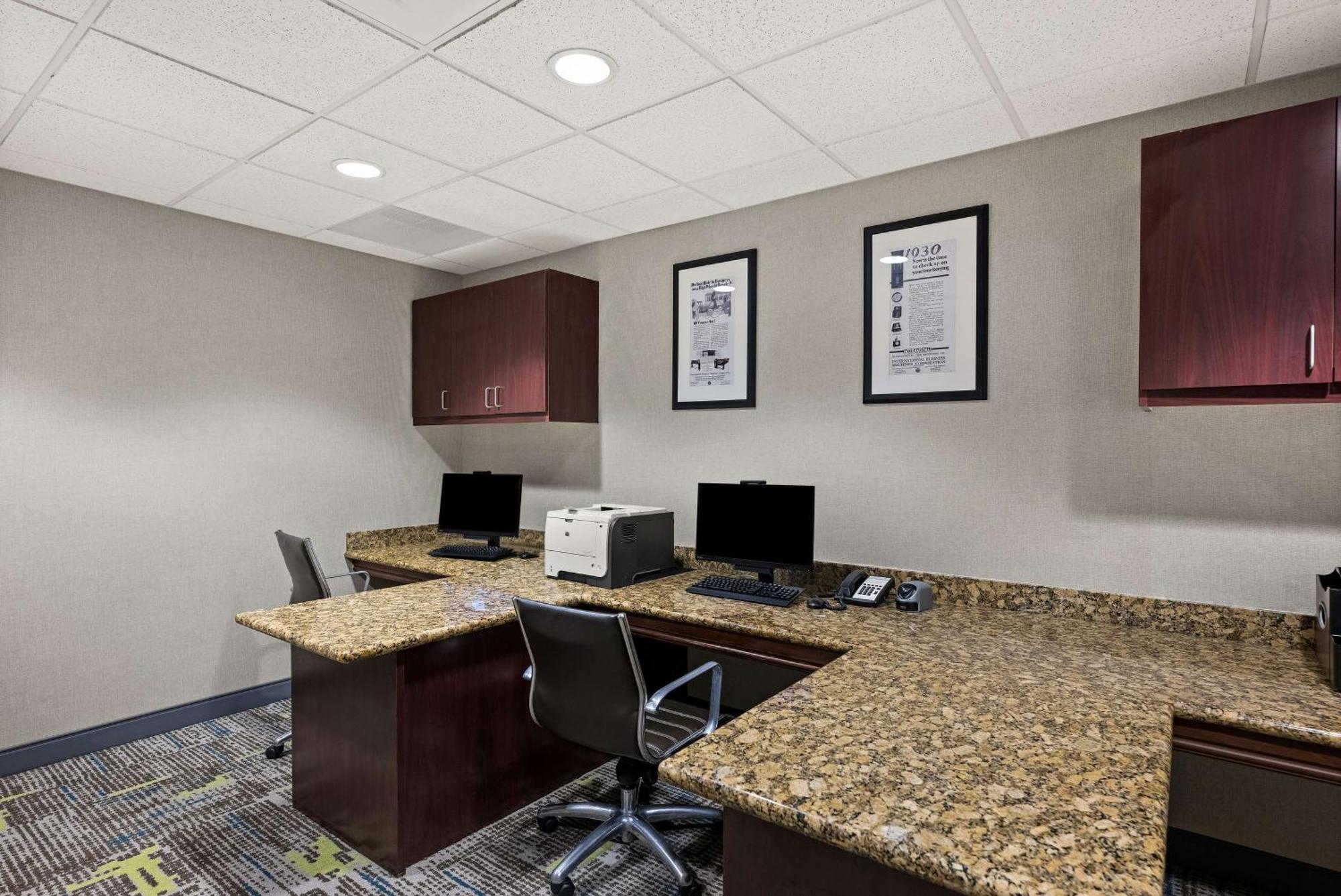 Hampton Inn & Suites Poughkeepsie Spackenkill Экстерьер фото