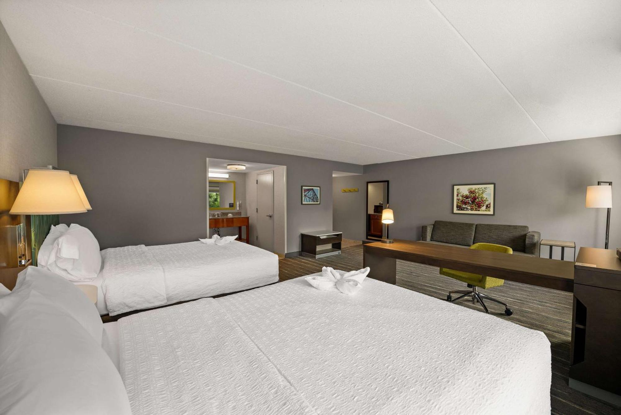 Hampton Inn & Suites Poughkeepsie Spackenkill Экстерьер фото