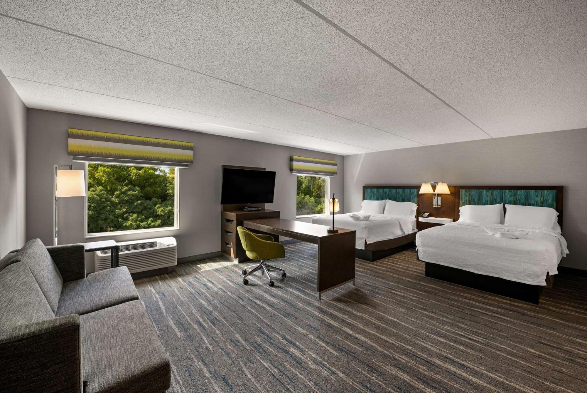 Hampton Inn & Suites Poughkeepsie Spackenkill Экстерьер фото